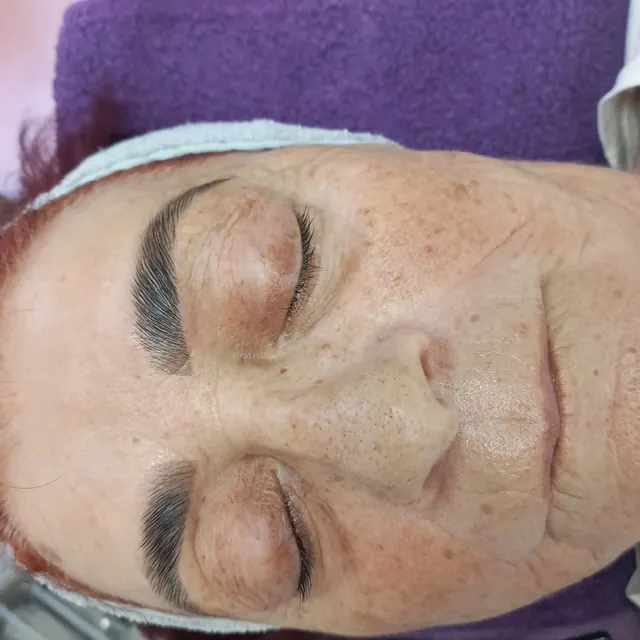 Oddýchnutá klientka po ošetrení pleti