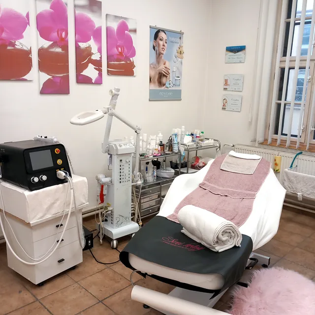 Kozmetické lôžko a prístroje na ošetrenie pleti v salóne Svet Krásy